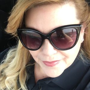 Meet your Posher, Deborah